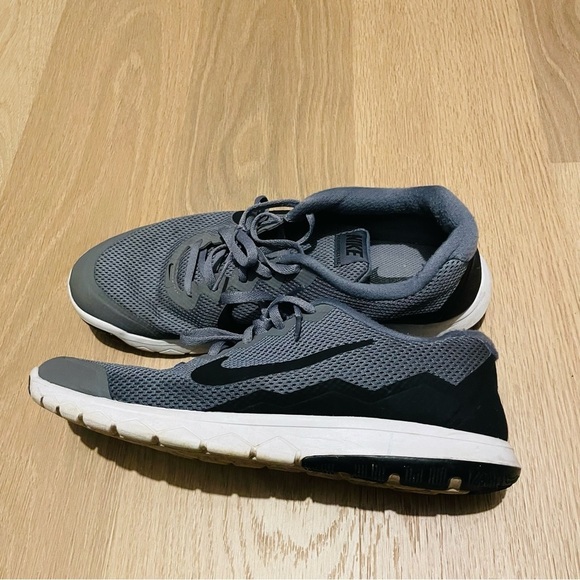 Nike Men's Gray Athletic Shoes size 10 running comfortable lightweight casual - Picture 3 of 9
